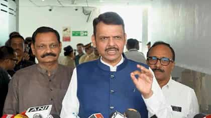 SIR मुद्द्यावरून फडणवीसांचा काँग्रेसवर पलटवार; सिब्बलांचा जुना व्हिडिओ-1775690