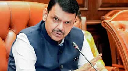थेट निलंबित करणार...देवेंद्र फडणवीस चांगलेच संतापले; काय घडलं?.