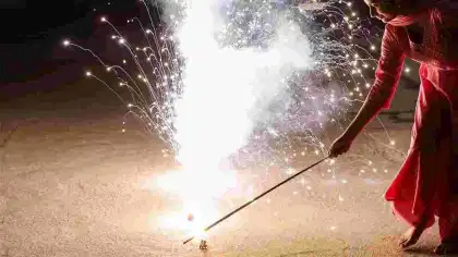 दिवाळीत फटाक्यांमुळे जखमी झाल्यास मिळणार 25 हजार रुपये; सणासुदीची ही...