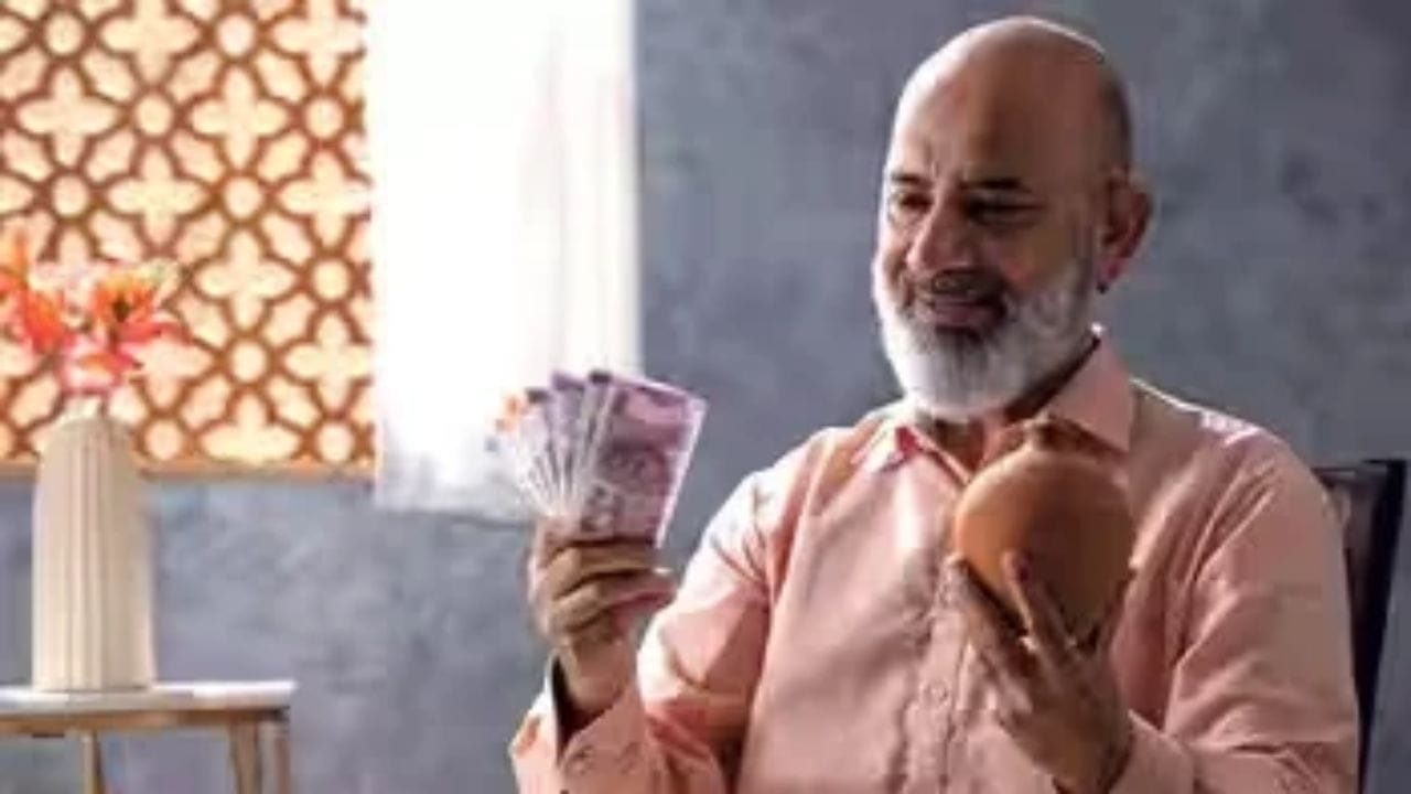 या योजनेचा व्याज नियमित मिळत असलं तरी ते कर पात्र असू शकतं त्यामुळे प्रत्यक्ष हातात येणारी रक्कम कराच्या परिस्थितीनुसार कमी होऊ शकते. तसेच मुदतीपूर्वी पैसे काढण्यासाठी काही अटी आणि दंड लागू होऊ शकतात.