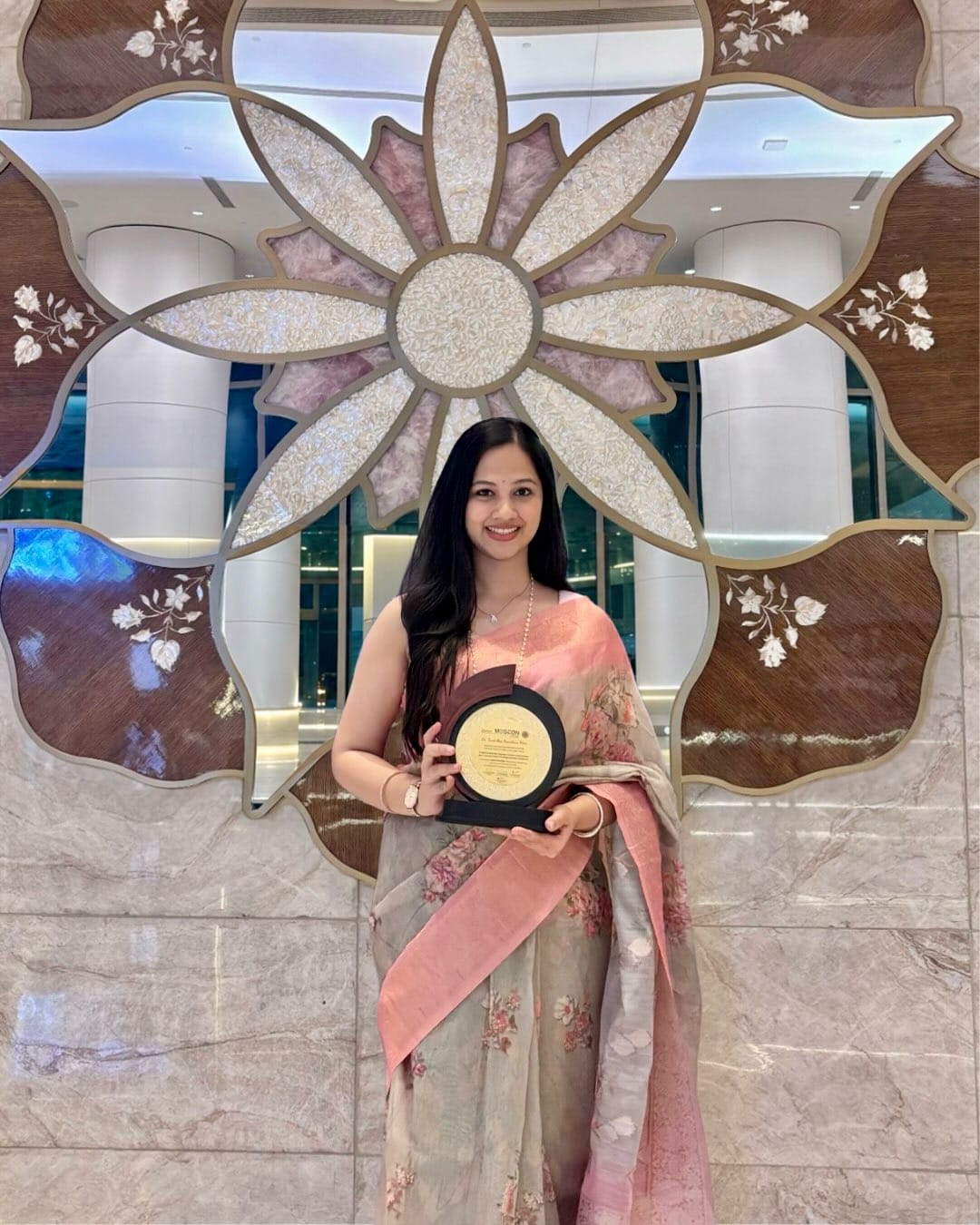 सचिन तेंडुलकर म्हणाले की, 'माझी पुतणी करिश्माचं मन:पूर्वक अभिनंदन, तुझ्या मेहनतीची दखल घेतली गेली, हे पाहून खूप छान वाटतंय', तुला हे माहिती असू दे की तुझे हे यश, आणि तुझी ही कामगिरीबद्दल मी सगळ्यांना सांगत सुटणार आहे, मला तुझा खूप अभिमान आहे'."