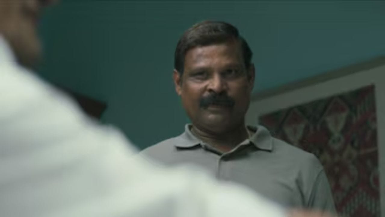 अभिनेते कमलेश सावंत यांनी ‘दृश्यम’ चित्रपटात लक्ष्मीकांत गायतोंडे या पोलीस अधिकाऱ्याची भूमिका साकारली आहे. पहिल्या भागापासूनच गायतोंडे विजय साळगावकर आणि त्याच्या कुटुंबासाठी अडचणी निर्माण करताना दिसला आहे. त्यामुळे या पात्राने प्रेक्षकांच्या मनात वेगळी छाप निर्माण केली आहे.