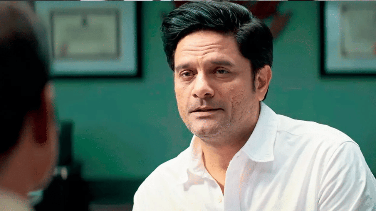 या चित्रपटात इतर प्रमुख कलाकारांनीही आपल्या भूमिका अगदी चोखपणे निभावल्या आहेत. 'दृश्यम ३' च्या या भागात जयदीप अहलवातची एन्ट्री झाली आहे. जयदीपने नेहमीप्रमाणे त्याच्या भूमिकेने सर्वांचे लक्ष वेधून घेतले आहे.