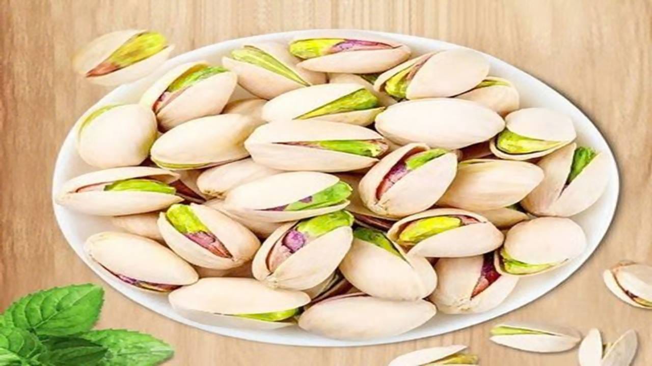 भारतात पिस्ताचं उत्पादन खूपच मर्यादित होतं. जम्मू आणि काश्मीरमध्ये पिस्त्याची लागवड केली जाते, परंतु देशात विकले जाणारे बहुतेक पिस्ते हे आयात केलेले असतात.