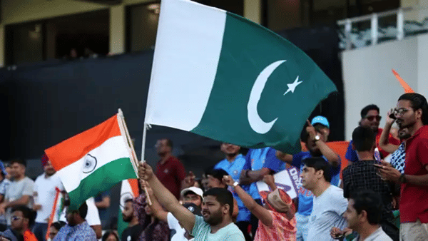 IND vs PAK कट्टर स्पर्धक आमने सामने, चाहत्यांसाठी रविवार ठरणार खास, कुठे अन् किती वाजता रंगणार?