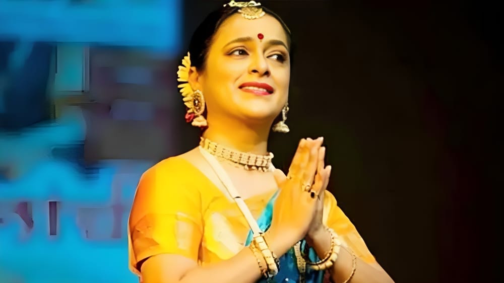 Ashwini Ekbote : एक गिरकी अन् आयुष्याची रंगमंचावरच 'भैरवी', स्टेजवरच मराठी अभिनेत्रीची मनाला चटका लावणारी एक्झिट Ashwini Ekbote : एक गिरकी अन् आयुष्याची रंगमंचावरच 'भैरवी', स्टेजवरच मराठी अभिनेत्रीची मनाला चटका लावणारी एक्झिट