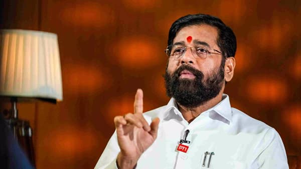Shivsena : गजानन कीर्तिकरांच्या घरवापसीच्या चर्चेने एकनाथ शिंदे संतापले? म्हणाले, आम्हाला गांभीर्याने….
