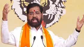 Eknath Shinde : मला कोपऱ्यात टाकलं, कोणी आयोजन केलंय? दसरा मेळाव्यात एकनाथ शिंदे आयोजकांवर संतापले; नेमकं काय घडलं?