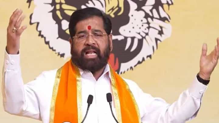 Eknath Shinde : मला कोपऱ्यात टाकलं, कोणी आयोजन केलंय? दसरा मेळाव्यात एकनाथ शिंदे आयोजकांवर संतापले; नेमकं काय घडलं? Eknath Shinde : मला कोपऱ्यात टाकलं, कोणी आयोजन केलंय? दसरा मेळाव्यात एकनाथ शिंदे आयोजकांवर संतापले; नेमकं काय घडलं?