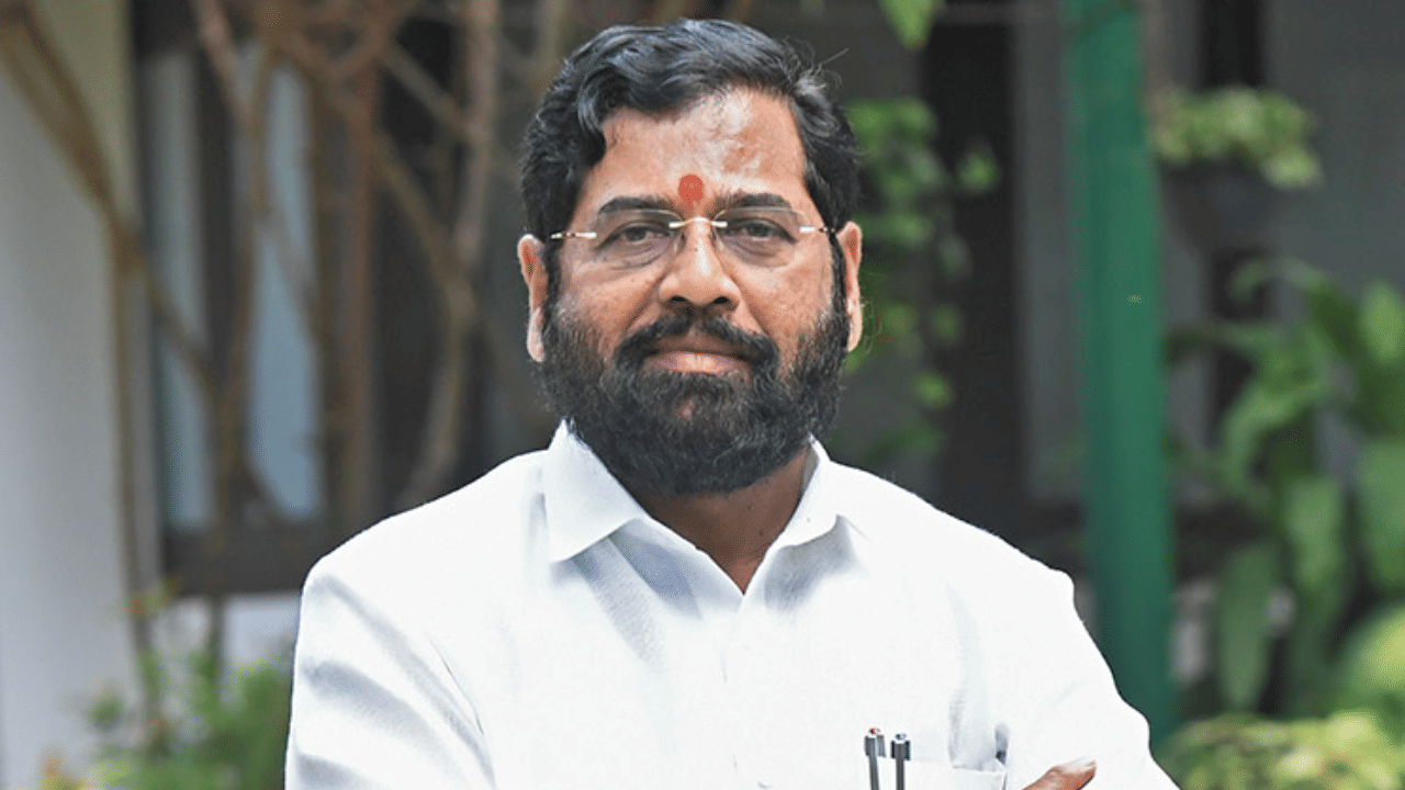 एकनाथ शिंदेंच्या हत्येंचा कट रचला होता; शिवसेना खासदाराच्या आरोपाने राजकीय वर्तुळात खळबळ एकनाथ शिंदेंच्या हत्येंचा कट रचला होता; शिवसेना खासदाराच्या आरोपाने राजकीय वर्तुळात खळबळ