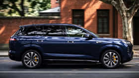 एका चार्जमध्ये 1003 किमी रेंज देणारी इलेक्ट्रिक SUV, फीचर्स पाहूनच बुकिंगसाठी उडाली झुंबड