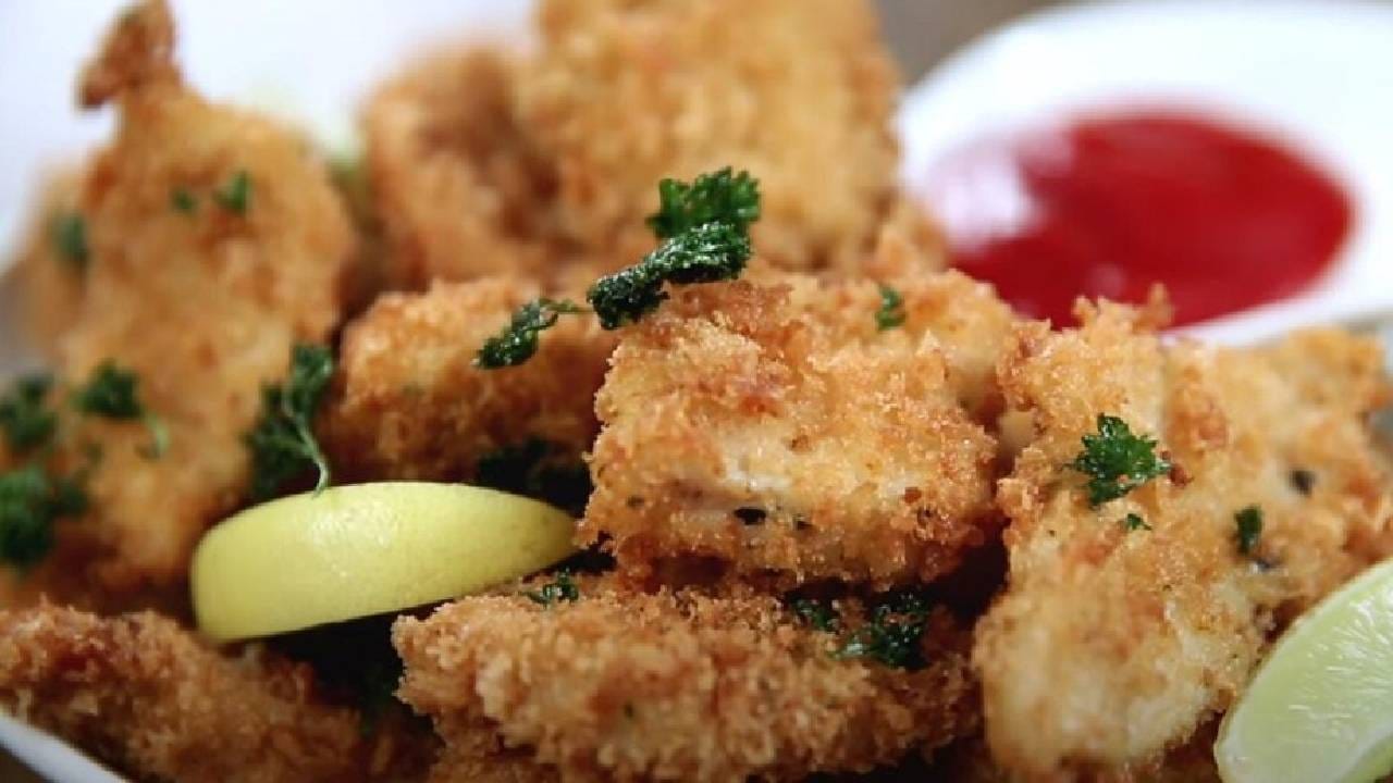 प्रॉन्स कोळीवाडा, तंदुरी सॅल्मन मासा, मटण गलावटी कबाब किंवा चिकन सुक्का यांसारखे मऊ आणि ज्युसी पदार्थ जे ड्रिंक करताना खाल्ली जातात.