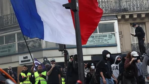 France Fire : महागाईच्या विरोधातील आंदोलनाला हिंसक वळण; आंदोलकांनी शहर पेटवलं, दुकानं लुटली