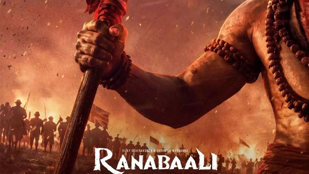 चाहत्यांनी पहिल्याच दिवशी हा सिनेमाला भरपूर प्रतिसाद दिल्याचे पाहायला मिळत आहे. सिनेमा पाहिलेल्या प्रेक्षकांनी या सिनेमाबद्दल आपले रिव्ह्यू देखील दिले आहेत.