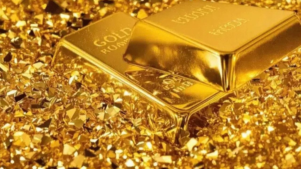 यापूर्वी हे दर प्रति 10० ग्रॅम 1,50,100 रुपये इतके होते. सोन्याच्या दरातील सततच्या चढ-उतारांचा थेट परिणाम दागिने खरेदी करू इच्छिणाऱ्या ग्राहकांवर होतो.