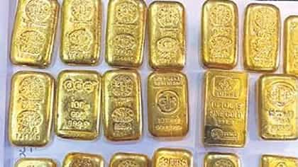 मुंबई विमानतळावर सोन्याच्या तस्करीचा पर्दाफाश; दोन किलो सोन्यासह.....