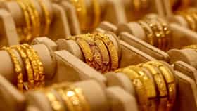 Gold Rate Today : सोने उच्चांकापेक्षा 52 हजारांनी स्वस्त, सराफा बाजारात थेट..