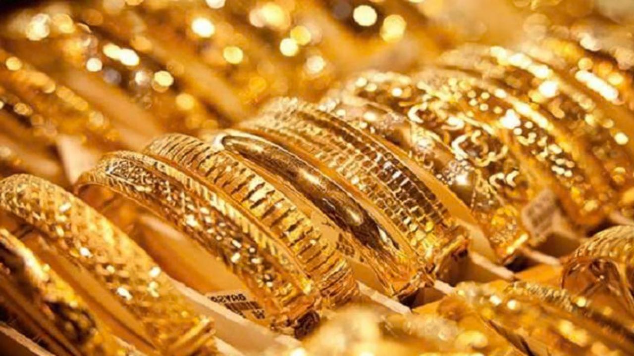 Gold rates : सोन्याच्या दरात मोठा भूकंप, थेट 38 हजारांनी स्वस्त, जाणून घ्या नवे रेट Gold rates : सोन्याच्या दरात मोठा भूकंप, थेट 38 हजारांनी स्वस्त, जाणून घ्या नवे रेट