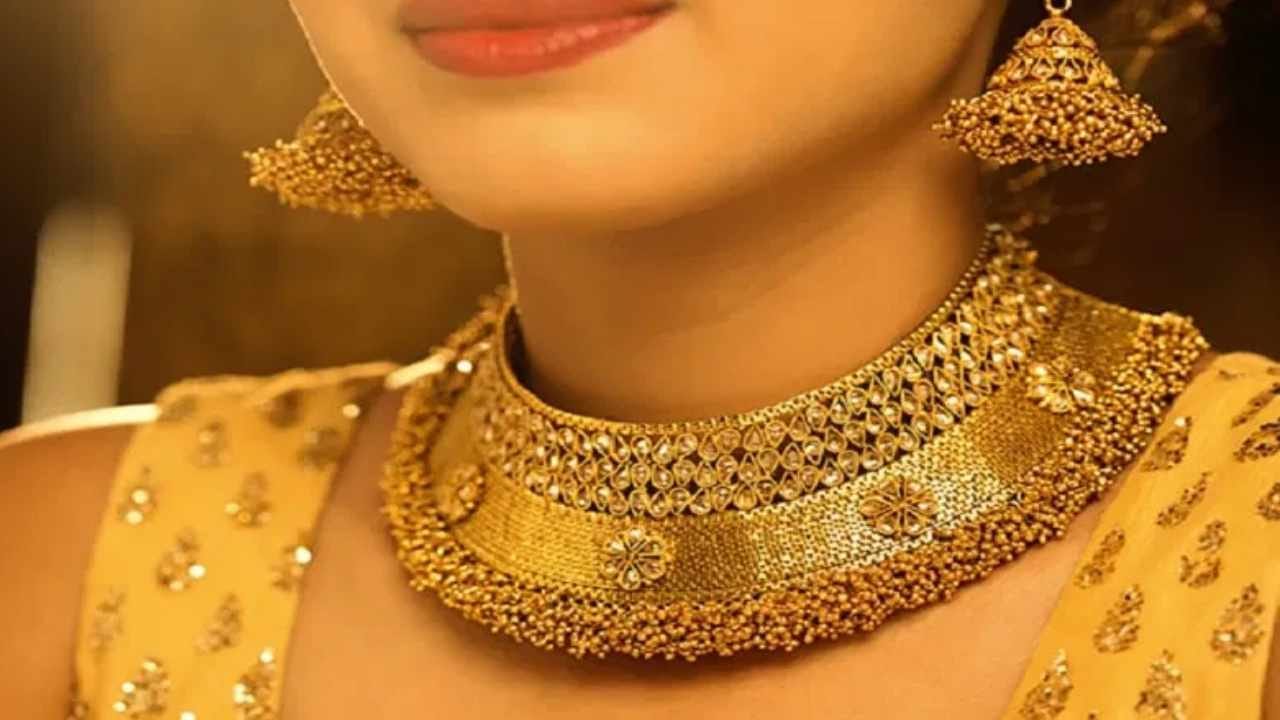 Gold Rate Today : 24 कॅरेट सोनं चांगलंच वधारलं! 9 दिवसात आणखी उंच उडी, आजचा नेमका भाव काय? Gold Rate Today : 24 कॅरेट सोनं चांगलंच वधारलं! 9 दिवसात आणखी उंच उडी, आजचा नेमका भाव काय?