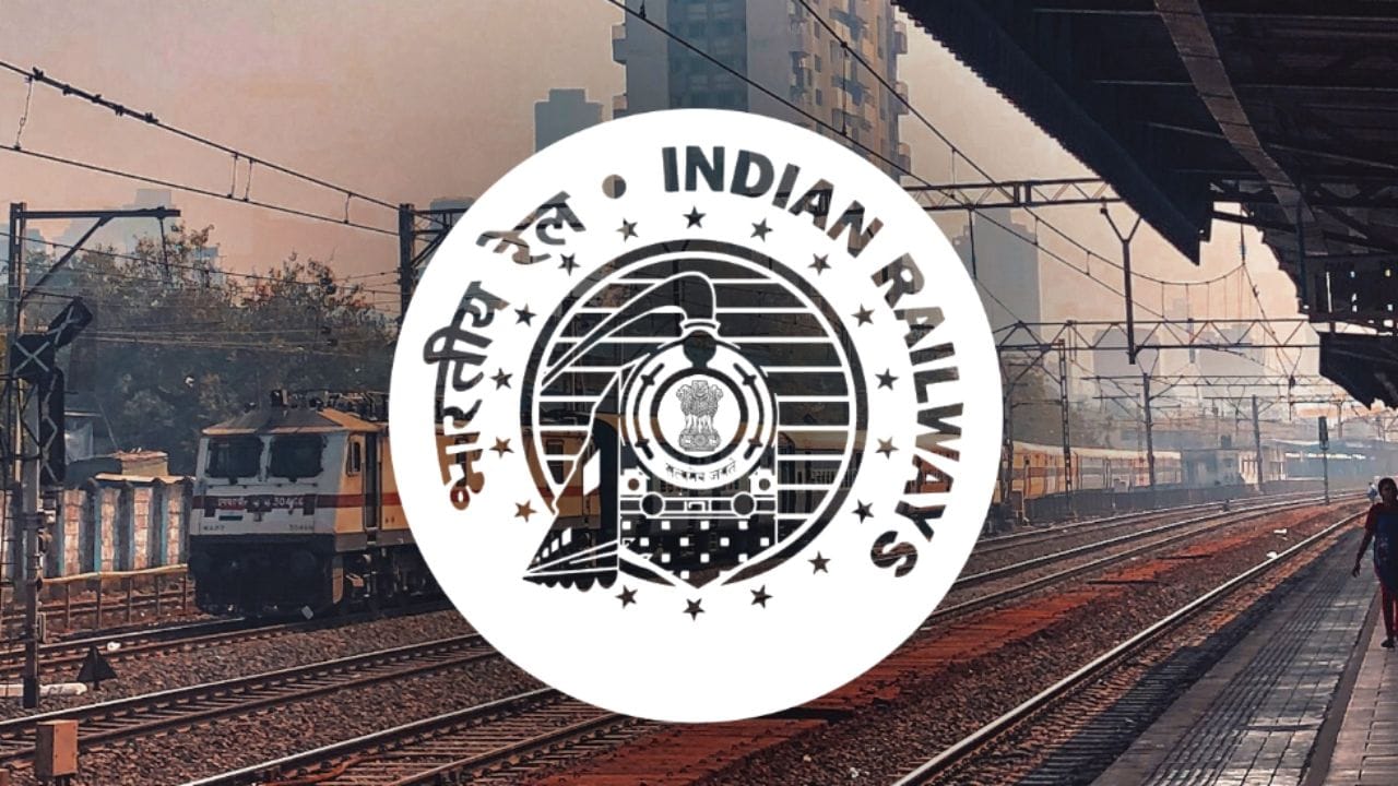 अर्ज करण्याची अंतिम तारीख : रेल्वे NTPC पदवीधर भरतीसाठी ऑनलाईन अर्ज प्रक्रिया 8 ऑक्टोबर 2026 पासून सुरू झाली आहे. उमेदवारांना 6 नोव्हेंबर 2026 पर्यंत अर्ज करता येणार आहे. अर्ज करण्यासाठी https://www.rrbapply.gov.in/ या संकेतस्थळाला भेट द्यावी.