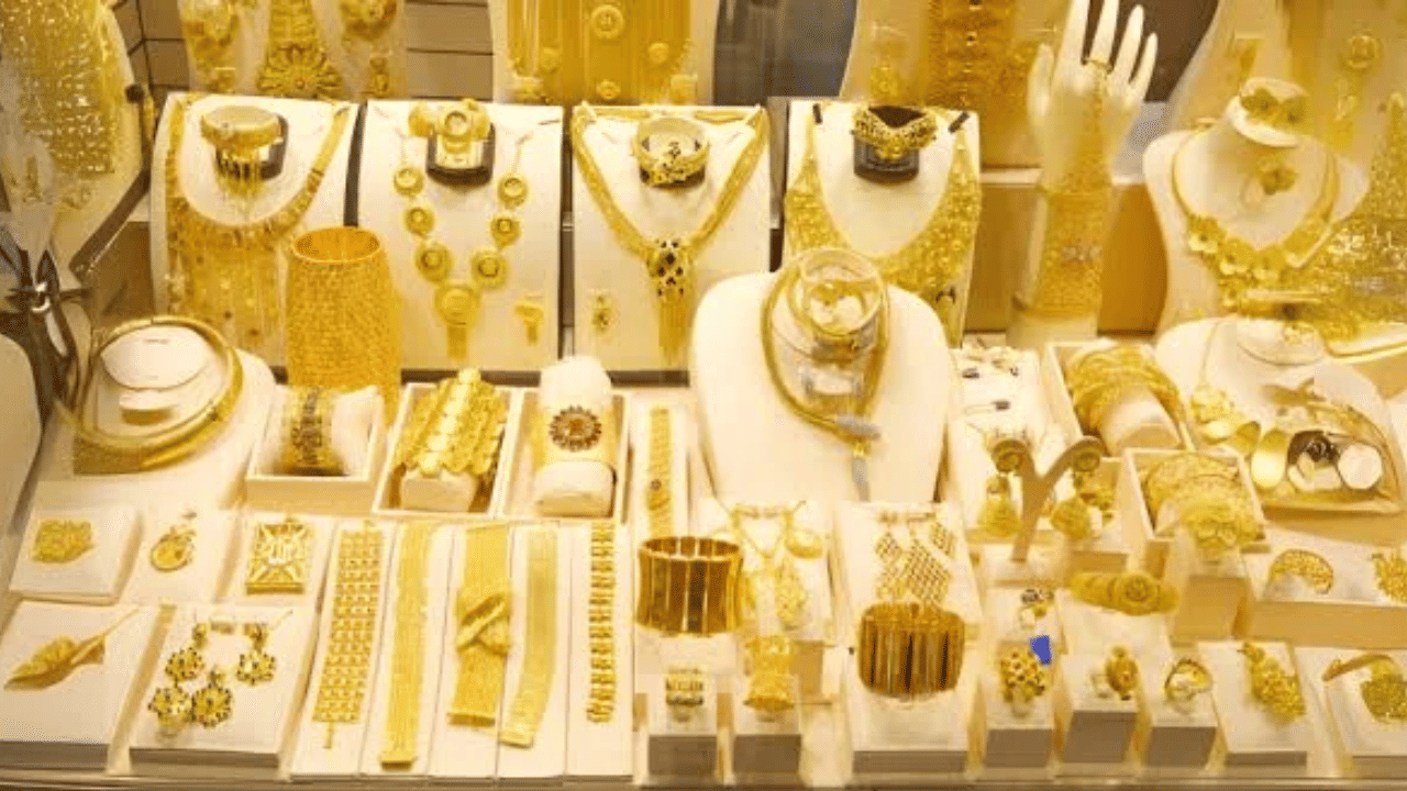 Gold Silver: ज्याची भीची होती तेचं घडलं, सोनं-चांदीबाबत सरकारने उचललं मोठं पाऊल, अचानक असं का केलं? Gold Silver: ज्याची भीची होती तेचं घडलं, सोनं-चांदीबाबत सरकारने उचललं मोठं पाऊल, अचानक असं का केलं?