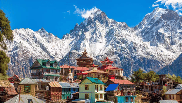 यामीने लग्नाआधी मंडीतील गोहर येथे 25 एकर जमिनीवर असलेलं 100 वर्ष जुनं हेरिटेज घर खरेदी केलं होतं. जून 2021 मध्ये याच ठिकाणी यामी आणि आदित्यचं लग्न झालं. त्यामुळे हे घर त्यांच्या आयुष्यात खास बनलं आहे.