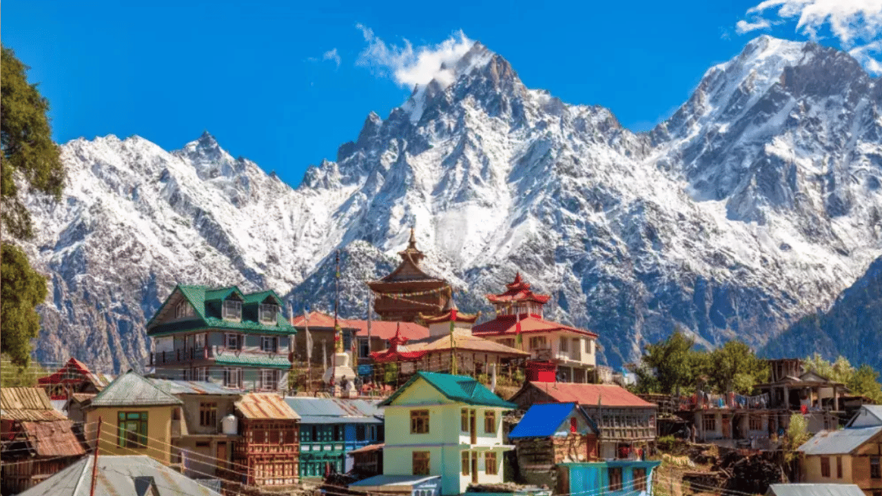 यामीने लग्नाआधी मंडीतील गोहर येथे 25 एकर जमिनीवर असलेलं 100 वर्ष जुनं हेरिटेज घर खरेदी केलं होतं. जून 2021 मध्ये याच ठिकाणी यामी आणि आदित्यचं लग्न झालं. त्यामुळे हे घर त्यांच्या आयुष्यात खास बनलं आहे.