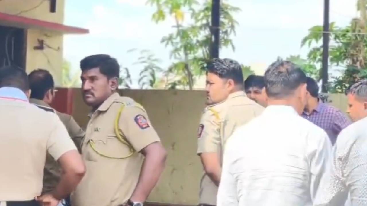 या प्रकरणी हट्टा पोलीस ठाण्यात आठ आरोपींविरोधात गुन्हा दाखल करण्यात आला आहे. या प्रकरणाचा पुढील तपास पोलीस करत आहेत.