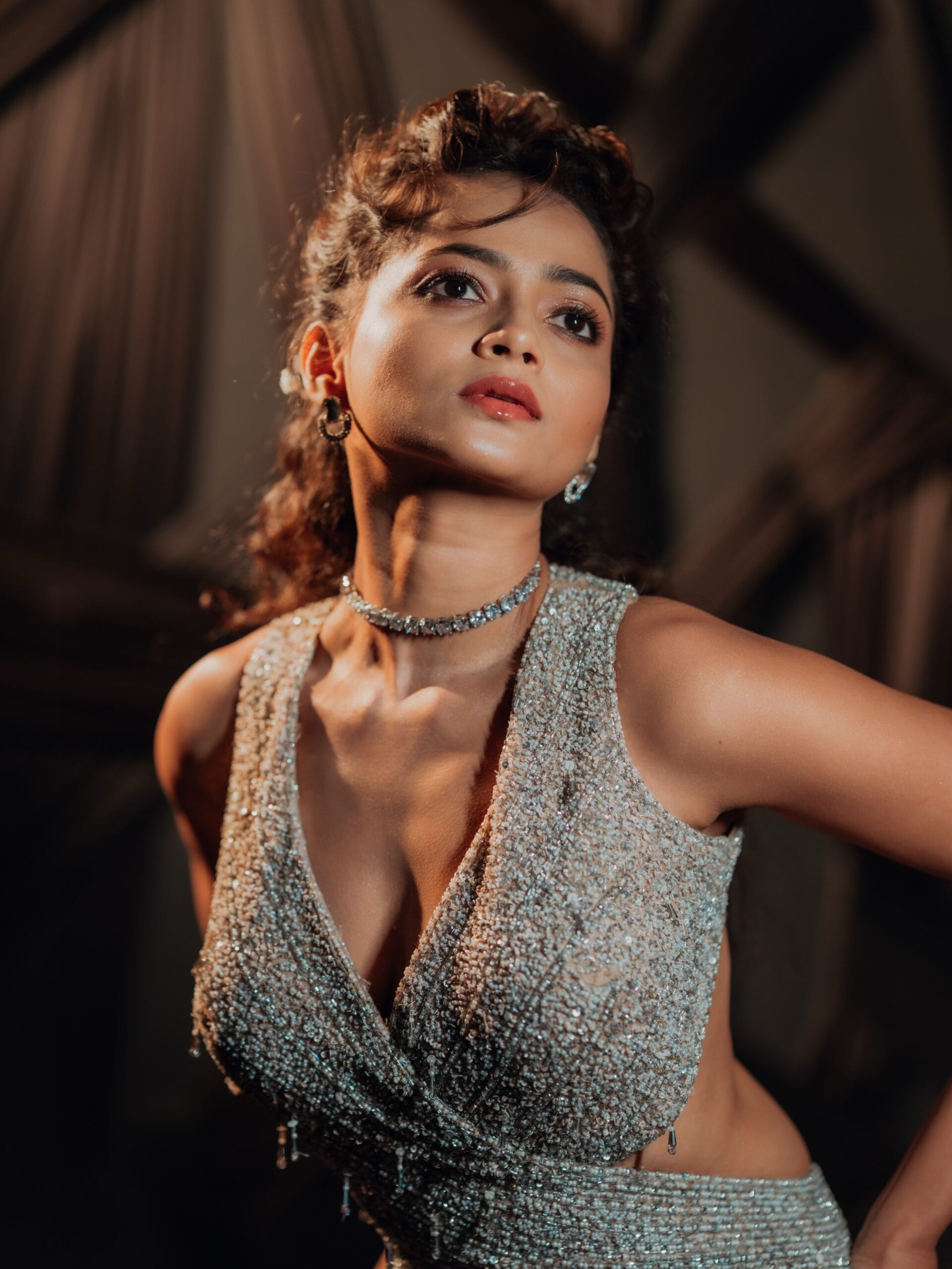 'या युट्यूब चॅनेलवर मी असेच छोटे छोटे व्लॉग शेअर करत राहणार आहे. त्यामुळे नक्की माझ्या चॅनेलला सबस्क्राइब करा. आणि लाइक करा, कमेंट करा...शेअर करावासा वाटला तर शेअर करा.'