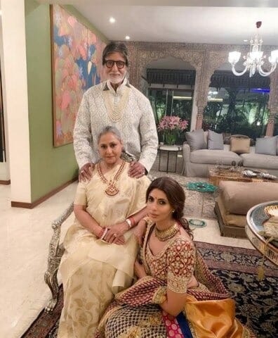 अमिताभ बच्चन या बंगल्यात पत्नी जया बच्चन, मुलगा अभिषेक बच्चन, सून ऐश्वर्या राय बच्चन आणि नात आराध्या बच्चन यांच्यासोबत राहतात. या बंगल्याच्या भव्यतेची सर्वजण प्रशंसा करतात आणि हे बॉलिवूडमधील सर्वात महागड्या घरांपैकी एक आहे.