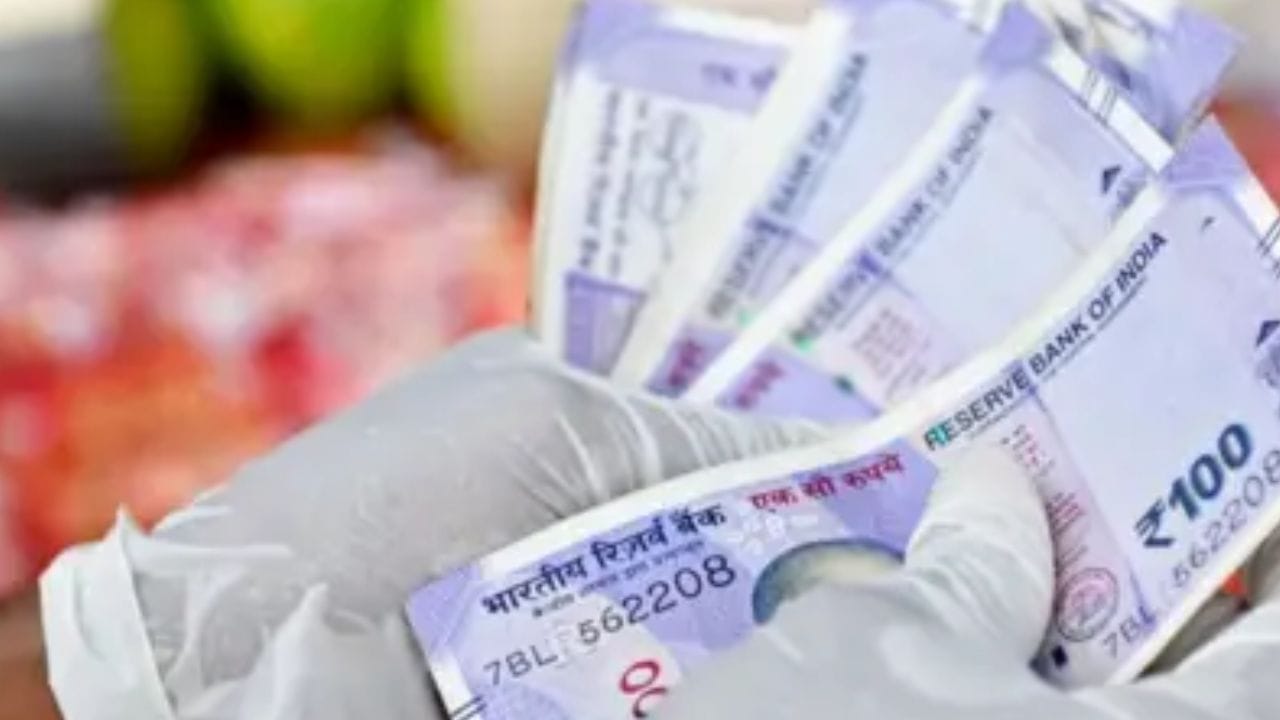 साबण, टूथपेस्ट, चॉकलेट, खाद्यतेल, चहा, बिस्किटे यांसारख्या दररोज लागणार्या वस्तू महागण्याची शक्यता आहे. कच्चा मालाचा भाव वाढल्याने कंपन्या उत्पादनांच्या किंमती वाढवण्याच्या तयारीत आहे.