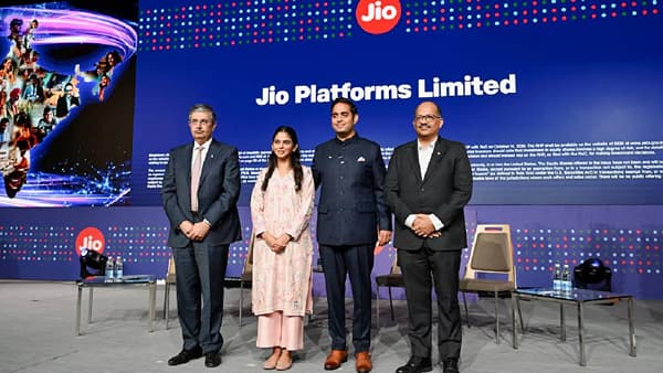 Jio IPO : जिओच्या आयपीओला अवघ्या 100 मिनिटांत तुफान प्रतिसाद; गुंतवणूकदारांनी काय लक्षात ठेवावं?