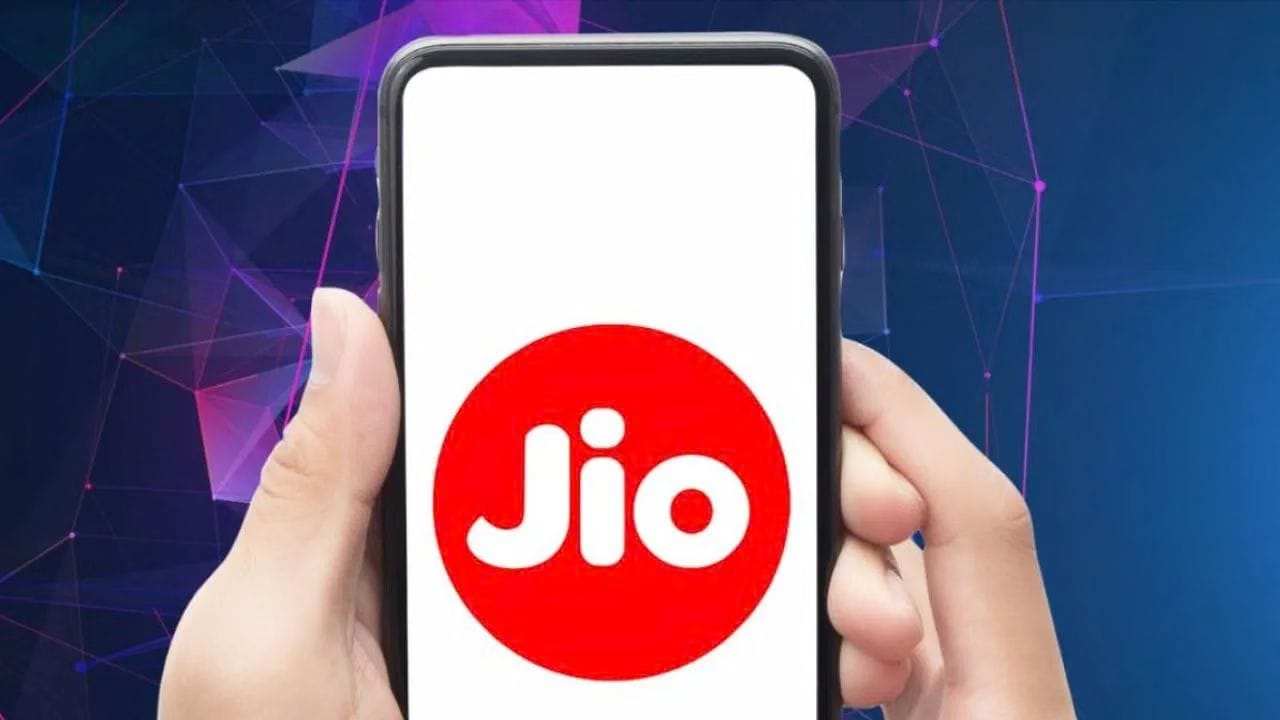 रिलायन्स जिओचा रुपये 189 चा व्हॅल्यू प्लॅन स्मार्टफोन वापरकर्त्यांसाठी उपलब्ध आहे. या प्लॅनमध्ये ग्राहकांना 28 दिवसांची वैधता मिळते. यामध्ये अनलिमिटेड व्हॉईस कॉलिंग, हाय-स्पीडवर एकूण 2GB डेटा आणि 300 SMS मिळतात.