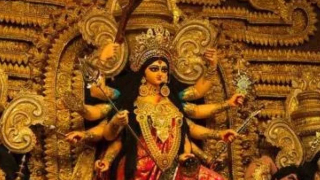 शारदीय नवरात्रीचीचा उत्सव 19 ऑक्टोबरपर्यंत सुरू राहणार आहे. येत्या 2 ऑक्टोबर रोजी दसरा, विजयादशमी साजरी केली जाणार आहे.