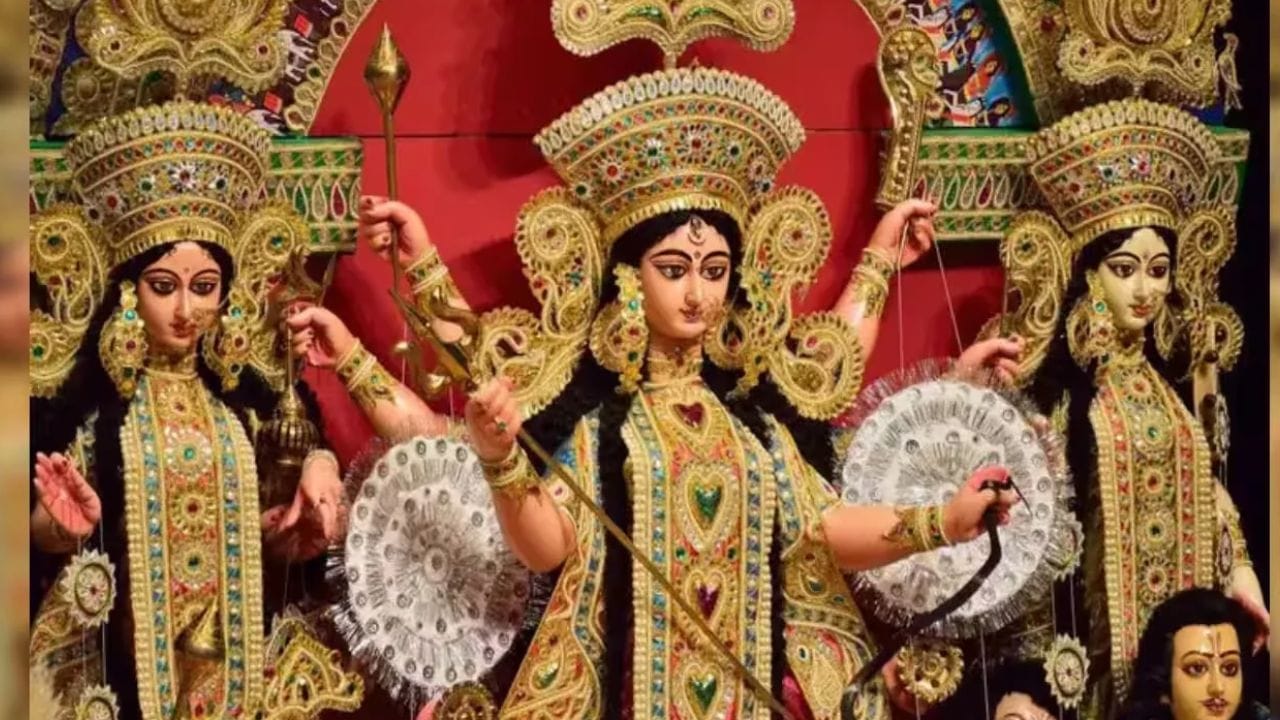 कन्येला अन्नासाठी जास्त आग्रह करू नये. त्यांच्याशी आदराने वागावे. कन्या पूजन केल्यानंतर तातडीने घरातील फरशी स्वच्छ करू नये. काही वेळेनंतर करता येईल. टीप - या लेखातील माहिती खरी असल्याचा आमचा कोणताही दावा नाही. केवळ माहिती म्हणून प्रेक्षकापर्यंत पोहोचवत आहे.
