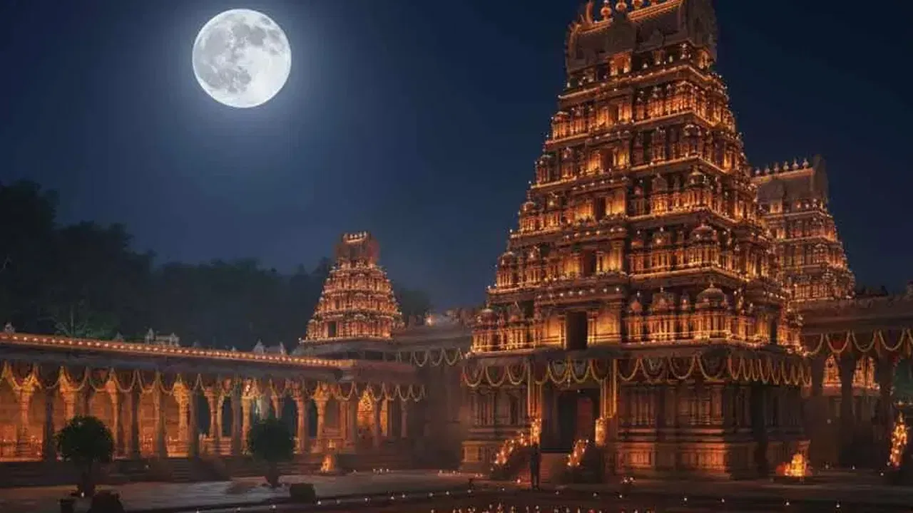 या महिन्यात शिवपूजेला मोठे महत्त्व आहे. विशेषतः कार्तिक महिन्याच्या पौर्णिमेला अनेक लोक शिवमंदिरांना भेट देतात आणि आवळ्याच्या झाडाखाली दीपपूजा करतात. याशिवाय, अनेक लोक आज नदीत स्नान करतात, आपल्या आवडत्या देवतेची प्रार्थना करतात, शिवमंदिरांमध्ये जाऊन अभिषेक आणि विशेष पूजा करतात. आज लोक घरी दिवे लावतात, घर सुंदरपणे सजवतात आणि शिवाची पूजा करत उपवास करतात.