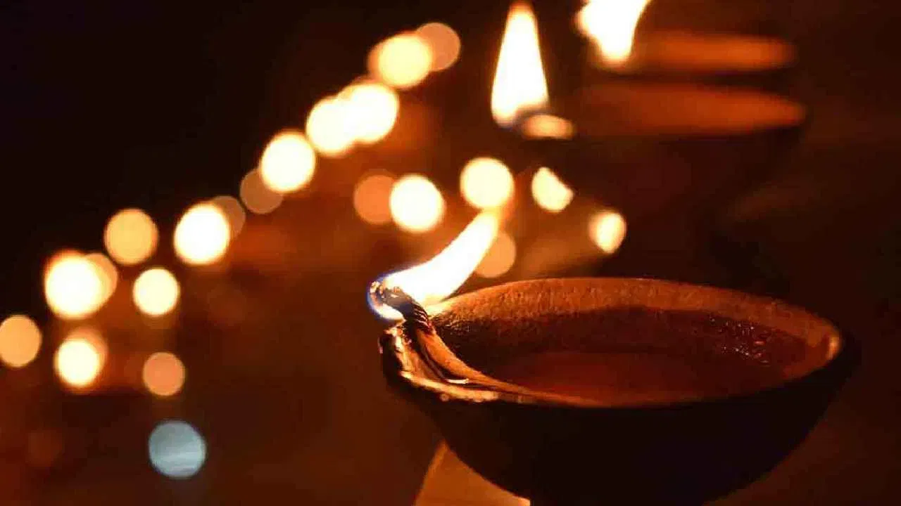 सन २०२६ मध्ये, कार्तिक पौर्णिमा मंगळवार, २४ नोव्हेंबर रोजी आहे. ही पौर्णिमा कार्तिक शुक्ल पौर्णिमा म्हणूनही ओळखली जाते. विद्वानांच्या मते, या शुभ दिवशी चंद्राची आणि भगवान शिवाची पूजा केल्याने सर्व शुभ गोष्टी प्राप्त होतात. विशेषतः, या दिवशी चंद्राला अर्घ्य अर्पण केल्याने मोठे पुण्य प्राप्त होते.