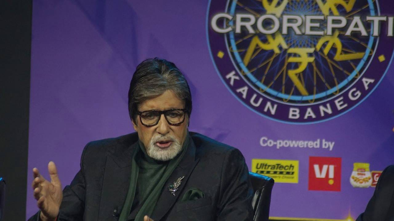KBC च्या कमाईचे गणित समजून घेताना एक महत्त्वाची गोष्ट लक्षात घेणे आवश्यक आहे. शोचे एकूण उत्पन्न आणि प्रत्यक्ष नफा या दोन वेगवेगळ्या गोष्टी आहेत. अमिताभ बच्चन यांचे मानधन, शोच्या निर्मितीचा खर्च, तांत्रिक व्यवस्था, जाहिरात आणि प्रसिद्धीचा खर्च तसेच स्पर्धकांना दिली जाणारी बक्षिसांची रक्कम या सर्व खर्चांचा विचार केल्यानंतरच प्रत्यक्ष नफा किती आहे, हे ठरते. म्हणूनच, KBC च्या यशामागे केवळ कोट्यवधी रुपयांची बक्षिसे नसून एक मजबूत ब्रँड, मोठी प्रेक्षकसंख्या आणि उत्पन्नाचे अनेक स्रोत असलेले व्यावसायिक मॉडेलही महत्त्वाचे आहे.