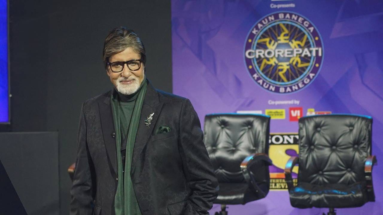 KBC शी संबंधित ‘Play Along’ या सुविधेमुळे प्रेक्षकांना उपलब्धतेनुसार मोबाईलवरून प्रश्नांची उत्तरे देत खेळात सहभागी होता येतं. यामुळे प्रेक्षक केवळ टीव्हीवर कार्यक्रम पाहत नाहीत, तर स्वतःच्या ज्ञानाची चाचणीही घेतात. अशा संवादात्मक सुविधांमुळे कार्यक्रमाबद्दलची उत्सुकता वाढू शकते आणि प्रेक्षकांचा डिजिटल प्लॅटफॉर्मवरील सहभाग टिकून राहू शकतो. प्रेक्षकांचा सहभाग वाढल्यामुळे डिजिटल माध्यमांवर जाहिराती आणि इतर व्यावसायिक संधी निर्माण होण्यास मदत होऊ शकते. मात्र, Play Along सुविधेमधून KBC ला थेट किती उत्पन्न मिळते, याचे अधिकृत आकडे उपलब्ध नसल्यास त्याबाबत ठोस दावा करता येत नाही.