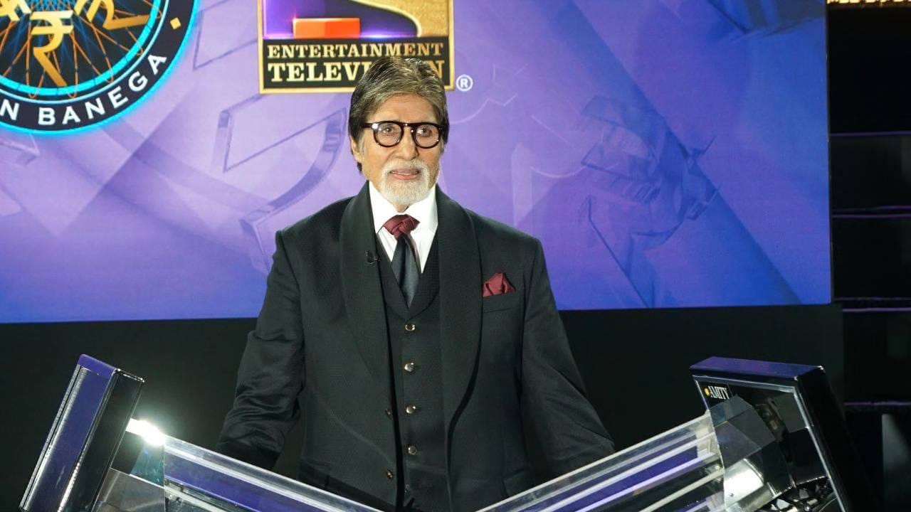 जाहिरातींव्यतिरिक्त स्पॉन्सरशिप हा KBC च्या व्यावसायिक मॉडेलमधील आणखी एक महत्त्वाचा भाग आहे. तुम्ही अनेकदा शोच्या सुरुवातीला ‘Presented By’ किंवा ‘Powered By’ असे उल्लेख पाहिले असतील. हे उल्लेख संबंधित कंपन्यांनी कार्यक्रमासाठी दिलेल्या स्पॉन्सरशिपशी संबंधित असतात. मोठ्या ब्रँड्सना KBC सारख्या लोकप्रिय कार्यक्रमाशी जोडले गेल्यामुळे आपल्या उत्पादनांची जाहिरात करण्याची आणि ग्राहकांपर्यंत पोहोचण्याची संधी मिळते. त्याबदल्यात ते कार्यक्रमाच्या व्यावसायिक भागीदारीत सहभागी होऊ शकतात. काही वेळा शोमधील विशिष्ट फेऱ्या, सुविधा किंवा इतर घटकांशीही ब्रँड्स जोडलेले असू शकतात. अशा भागीदारीतून उत्पन्न मिळू शकते. मात्र, स्पॉन्सरशिपची रक्कम प्रत्येक सीझनमध्ये वेगळी असू शकते. KBC च्या सर्व करारांचे आर्थिक तपशील सार्वजनिकरीत्या उपलब्ध असतीलच असे नाही.