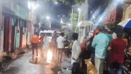 कोलकाता शहरात दूर्गापूजेत मोठी चेंगराचेंगरी, तब्बल 17 जणांचा मृत्यू.