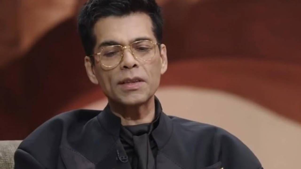 करण जोहरने 2004 साली 'कॉफी विथ करण' सुरू केलं होतं. त्याचे 8 सीझन प्रेक्षकांनी खूप आवडले. आतापर्यंत अनेक बॉलिवूड स्टार्स या शोचा भाग बनले आहेत. आता करण 9वा सीझन घेऊन आला असून, तोच शेवटचा सीझन आहे. प्रत्येक बुधवारी या शोचा नवीन एपिसोड टेलिकास्ट होणार आहे.