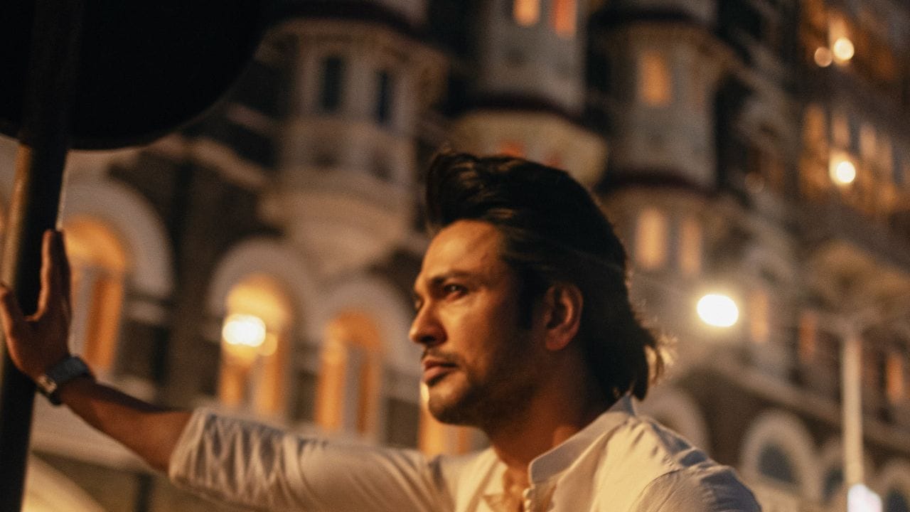 या ललित हे फोटोशूट गेटवे ऑफ इंडिया, ताज हॉटेलच्या परिसरात केले आहे. कसाबने या ठिकाणीच आतंक माजवला होता. त्यामुळे या ठिकाणाला विशेष महत्त्व आहे. या फोटोशूटला ललितने 'मुंबई मेरी जान' असं कॅप्शन दिलं आहे.