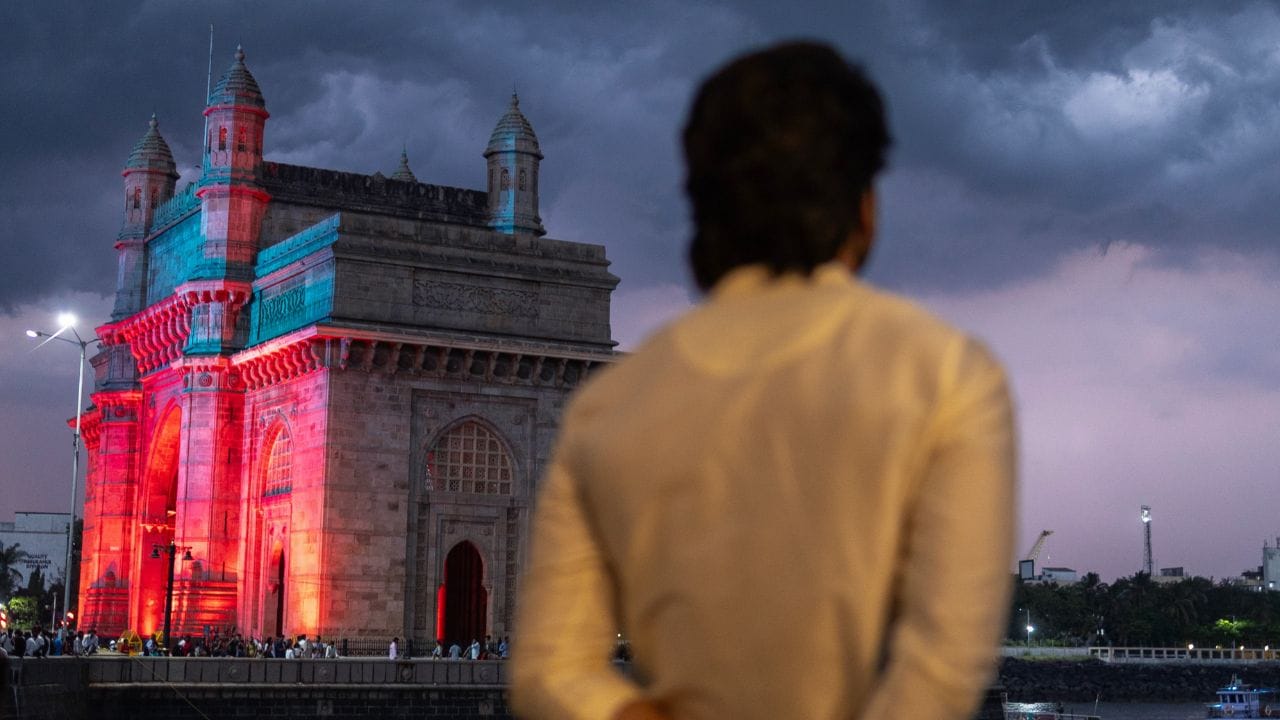 ललितने या पोस्टमध्ये आपल्या 'प्रहार ' चित्रपटाचा उल्लेखही केला आहे. चित्रपटगृहात प्रदर्शित झालेल्या या चित्रपटाचा अनुभव मोठ्या पडद्यावर घेण्याचं आवाहन त्याने प्रेक्षकांना केलं आहे.