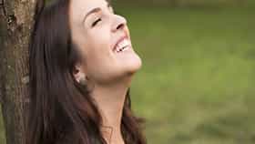 Benefits of Laughing Out Loud : दिवसातून काही क्षण मनमोकळ हसा, आरोग्याला मिळतील ‘हे’  फायदे