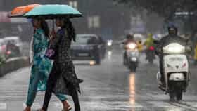 IMD Rain Alert : मोठी बातमी! चक्रीवादळामुळं वारं फिरलं, राज्यात वादळी पाऊस होणार, IMD चा महत्त्वाचा अंदाज समोर!