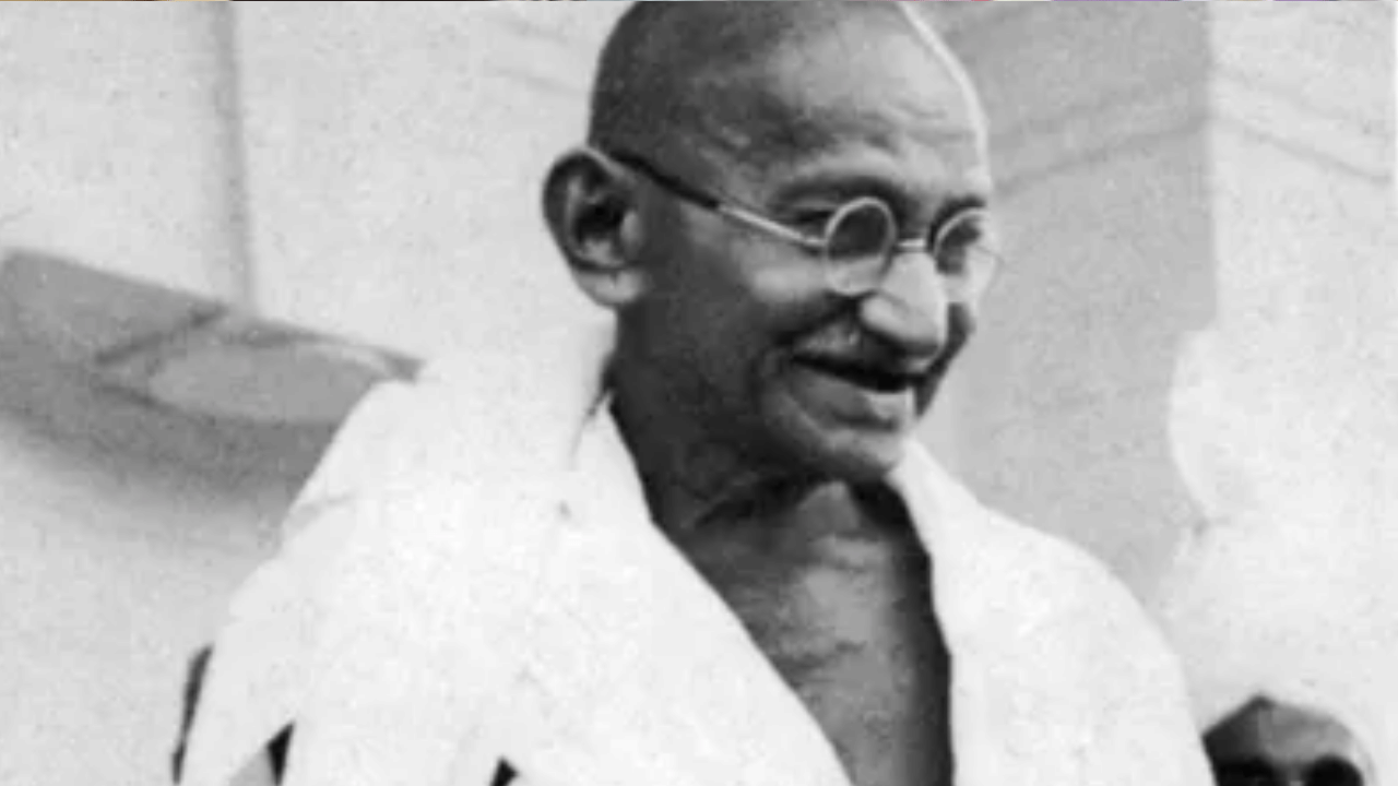 महात्मा गांधी यांनी सिंधिया यांच्याकडून तब्बल 25 लाख रुपये का घेतले होते? जाणून घ्या कारण... महात्मा गांधी यांनी सिंधिया यांच्याकडून तब्बल 25 लाख रुपये का घेतले होते? जाणून घ्या कारण...
