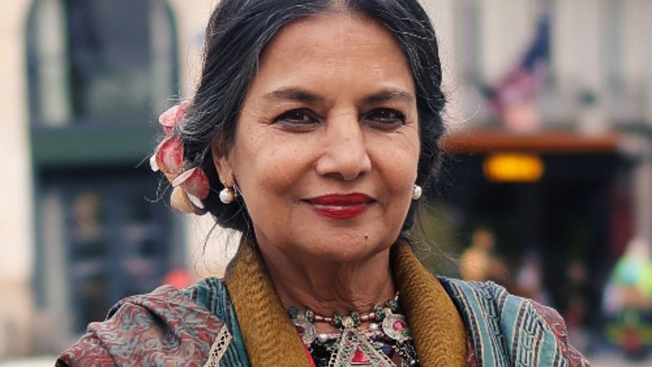 Shabana Azmi : मी मुस्लिम आहे आणि आम्ही नमाज पठण करत नाही...शबाना आझमी यांचं विधान चर्चेत Shabana Azmi : मी मुस्लिम आहे आणि आम्ही नमाज पठण करत नाही...शबाना आझमी यांचं विधान चर्चेत