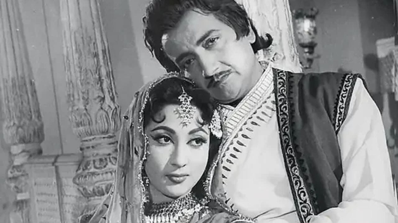 Mala Sinha : मी वेश्याव्यवसायातून पैसे कमावले...सुप्रसिद्ध अभिनेत्रीच्या कबुलीनं उडालेली खळबळ, काय घडलेलं? Mala Sinha : मी वेश्याव्यवसायातून पैसे कमावले...सुप्रसिद्ध अभिनेत्रीच्या कबुलीनं उडालेली खळबळ, काय घडलेलं?