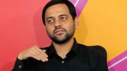 Vidyanand Bapat : सामाजिक व्यंगावर बोट ठेवत...रंगभूमीवर 'बापट'चीच चर्चा; 'हा' अभिनेता साकारणार भूमिका, काय म्हणाला?